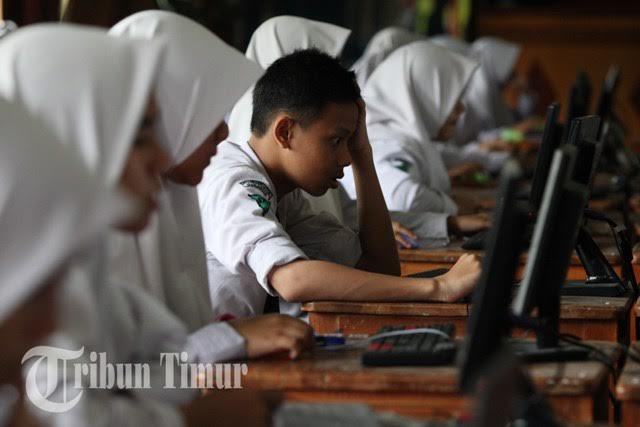 FOTO: Siswa MTsN Model Makassar Ujian Nasional Berbasis Komputer - mts3_20160509_234348.jpg