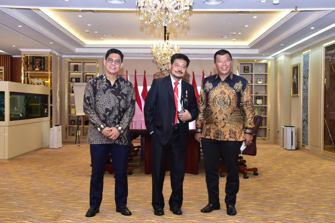 muchtar-ali-yusuf-dan-andi-edy-manaf-foto-bersama-dengan-mentan-syahrul-yasin-limpo.jpg