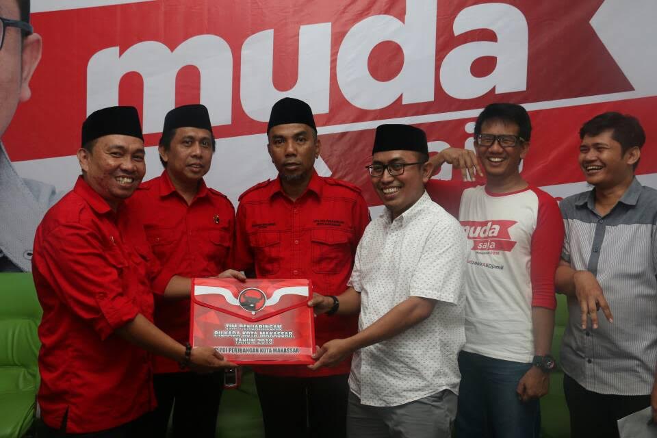 PDIP Juga Antarkan Formulir ke Mudazkkir Ali Djamil