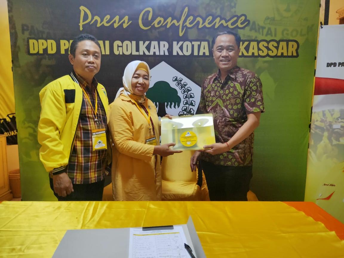 muhammad-ismak-mengabil-formulir-pendaftaran-di-golkar.jpg
