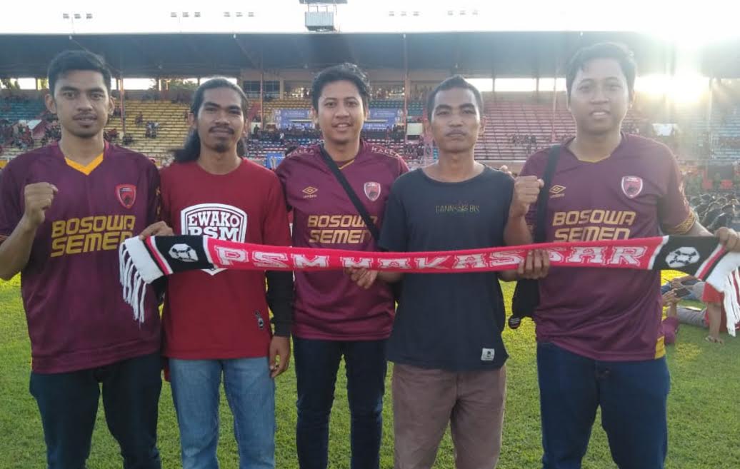 muhammad-syahid-ujung-kiri-bersama-rekan-rekannya.jpg