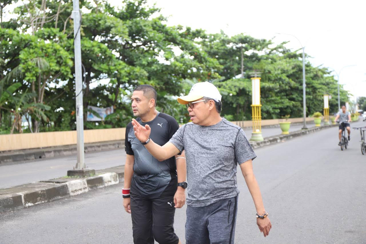 munafri-arifuddin-dan-taufan-pawe-saat-meninjau-lapangan-andi-makkasau-parepare.jpg