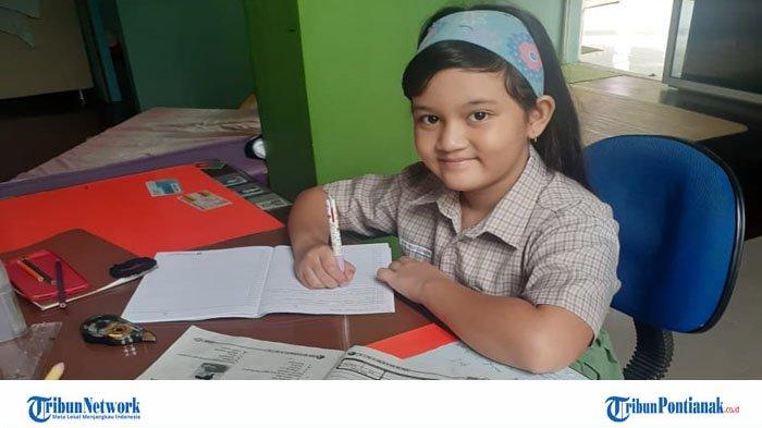 murid-sd-di-kota-pontianak-belajar-dari-rumah12.jpg