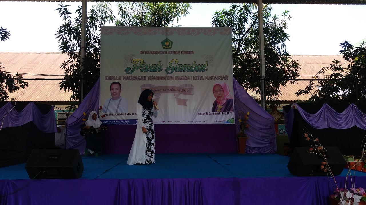 Siswa Pentaskan Musikalisasi Puisi di Acara Pisah Sambut Kepala MTsN 1 Makassar