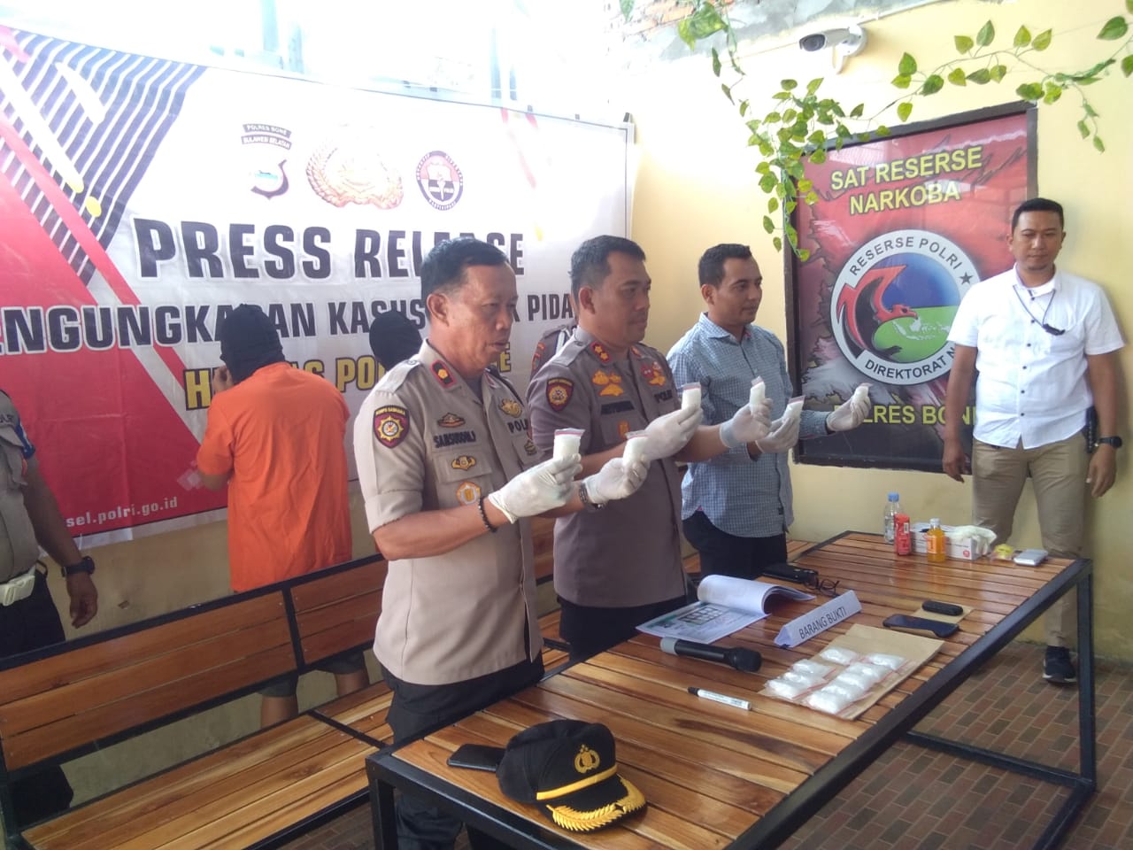 narkobasatnarkoba-polres-bone-menangkap.jpg