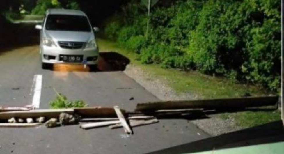 Kecewa dengan Petugas Covid-19, 4 Nelayan di Bulukumba Adang Mobil yang Melintas di Poros Bira