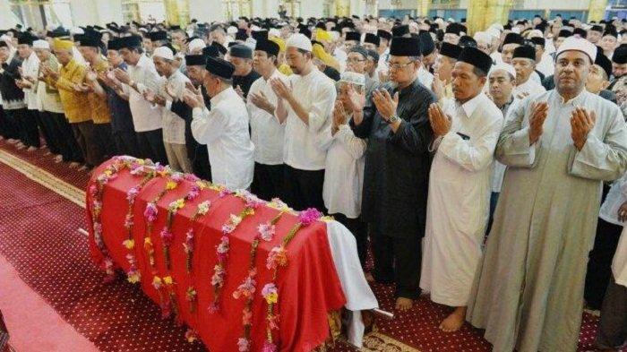 Bacaan Doa Saat Dengar Kabar Kematian Seseorang, Tutorial Salat Jenazah dari Takbir Sampai Salam