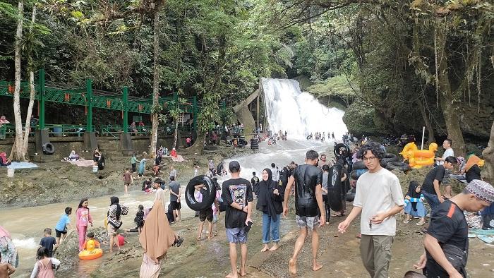 H+2 Lebaran, Wisata Alam Bantimurung Banjir Pengunjung