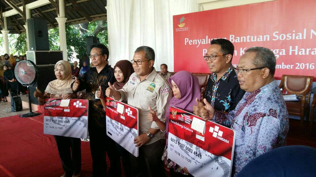 9.245 Warga Makassar Terima Bantuan Sosial Non Tunai PKH