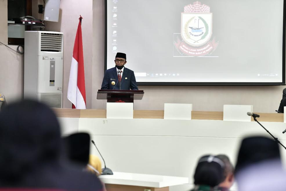nurdin-abdullah-memberi-sambutan-usai-melantik-pj-wali-kota-makassar.jpg