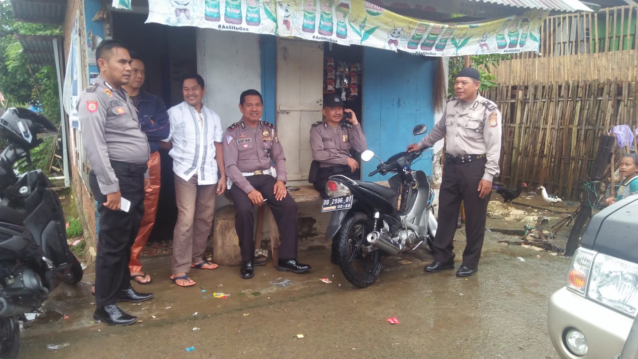 Temui Warga Bantimurung, Caleg DPR RI Dapil Sulsel II Nurhasan Diawasi Polisi