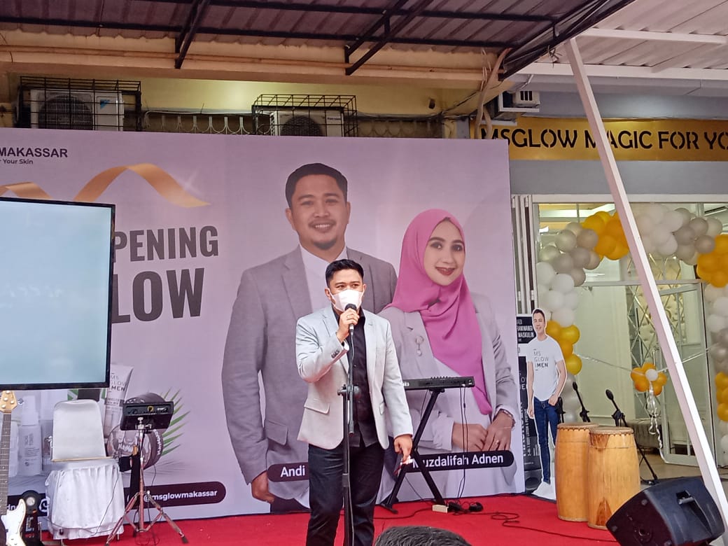 owner-ms-glow-distributor-makassar-andi-riandi-rais-saat-memberi-sambutan.jpg