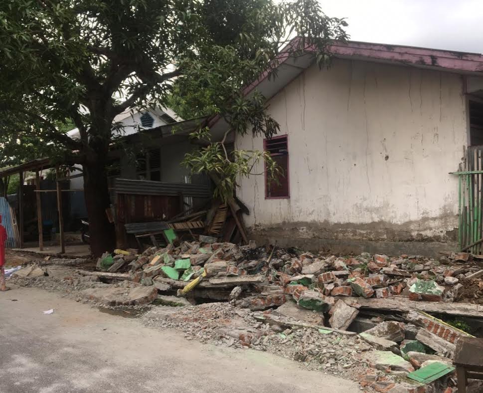 Roboh, Pagar SDN 48 Parepare Timpa Pengendara