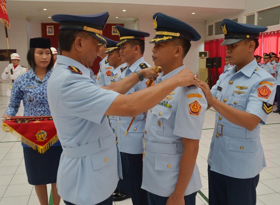 Peeing ayollar hojatxonada yashirin kamera porno