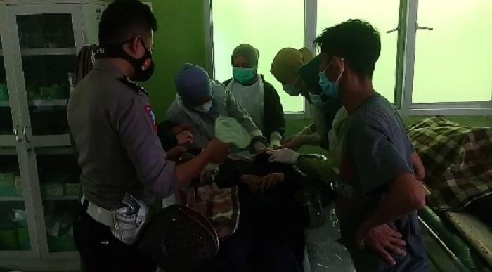 para-korban-saat-dibawa-ke-puskesmas-samaenre-kecamatan-sinjai-selatan.jpg