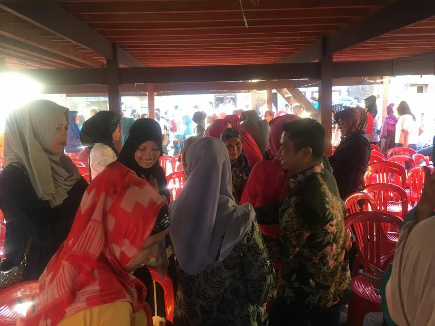 Ibu-Ibu Kampung Lasiming Parepare Minta Tasming Hamid Sediakan Lapangan Kerja