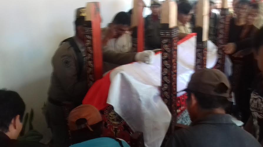 DPRD Toraja Utara Sidang Pelepasan Jenazah Pakkan Sallao - paripurna-dprd-toraja-utara_20160503_112023.jpg