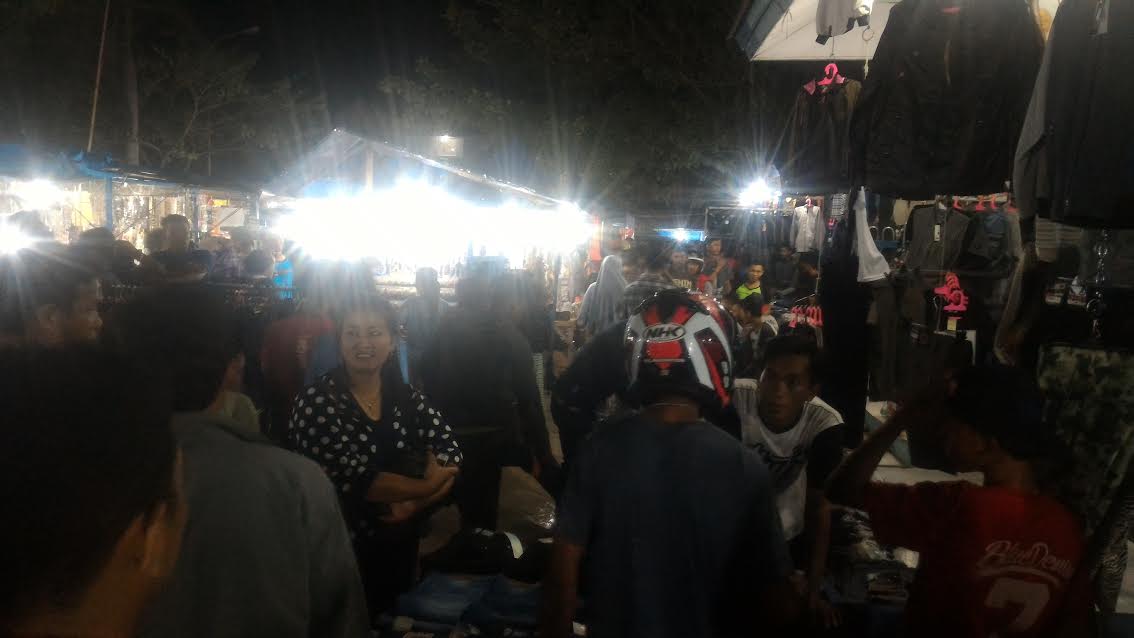 pasar-malam-di-terminal-maros-disesaki_20160911_230712.jpg