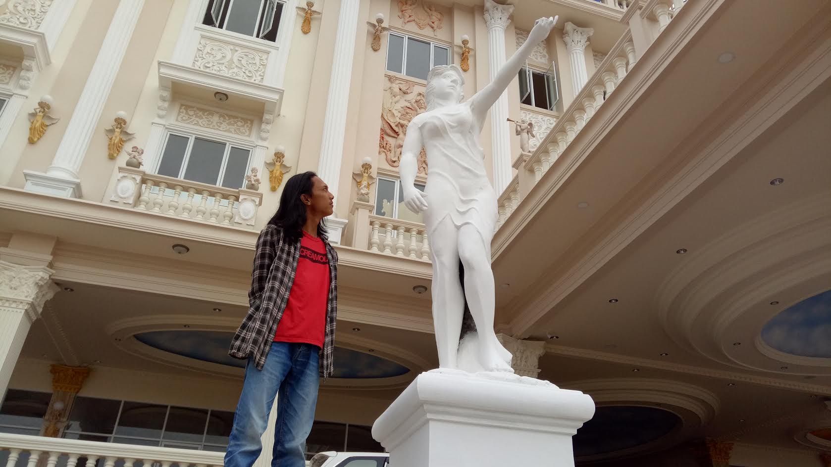 MUI Maros Protes Patung Setengah Telanjang di Grand Mall Batangase - patung_20170604_175552.jpg