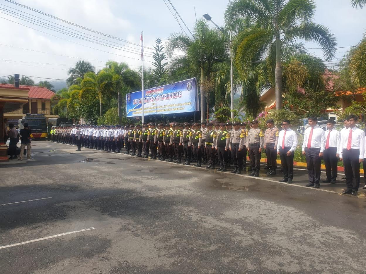 pelaksanaan-apel-pagi-di-polres-tana-toraja-senin-30122019.jpg