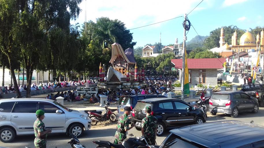 pelaksanaan-salat-idul-fitri-di-tana-toraja_20160706_152743.jpg
