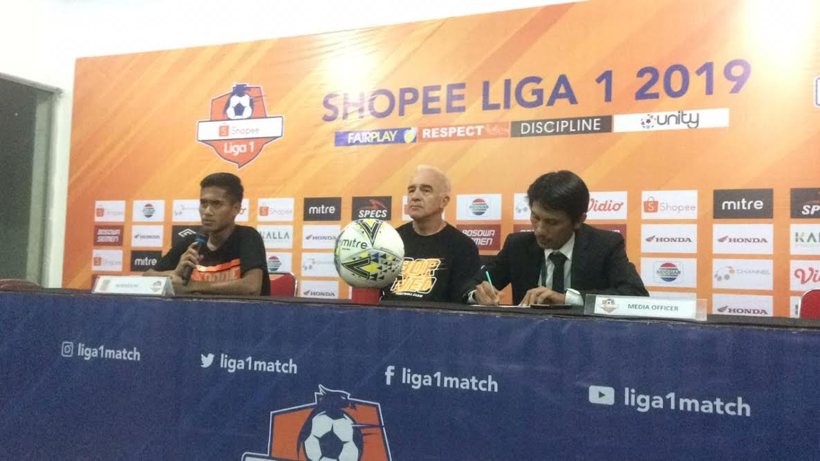 pelatih-dan-pemain-borneo-fc-senin-2122019.jpg