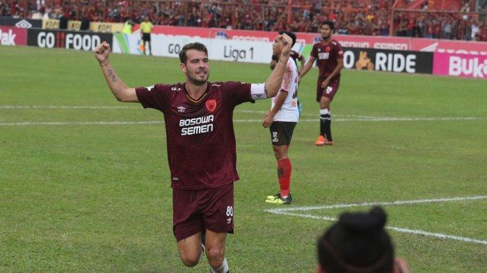 pemain-psm-makassar-wiljan-pluim-1192021.jpg