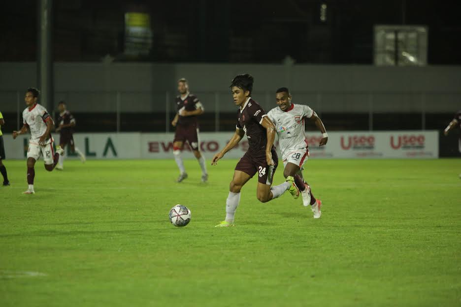 pemain-psm-rizky-eka-ketika-lawan-borneo-fc-di-stadion-kompyang.jpg