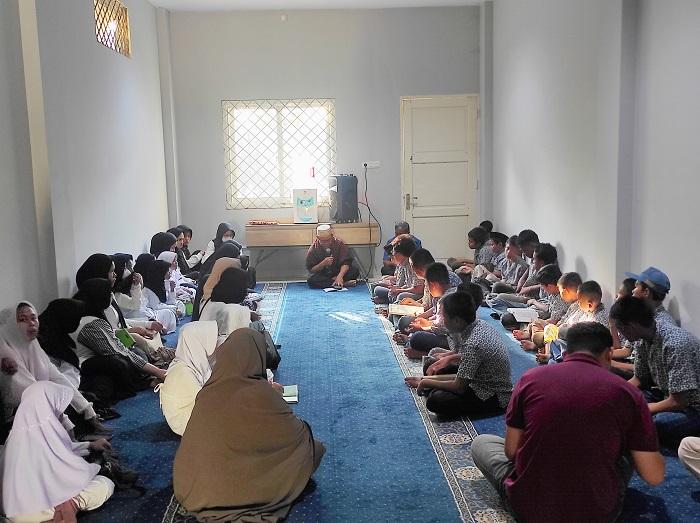 pembacaan-ayat-suci-Al-Quran-dan-doa-anak-yatim-piatu-untuk-mendoakan-kemenangan-dan-kesehatan-PSM.jpg