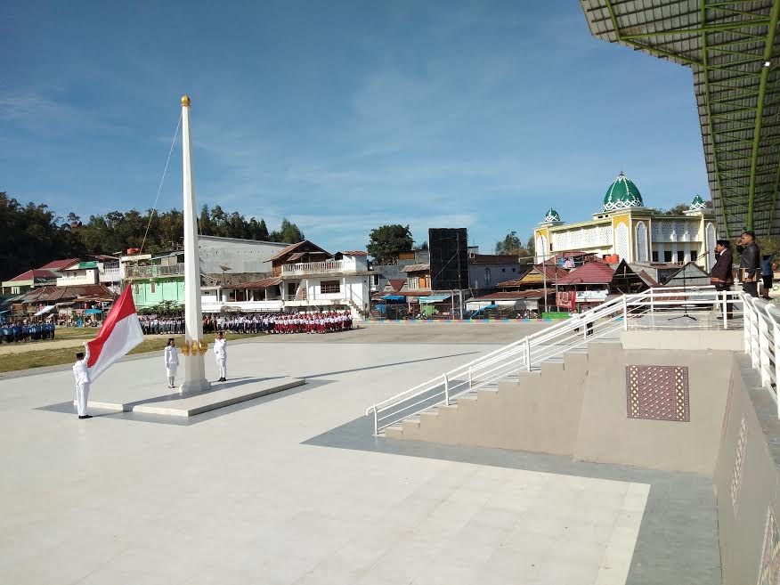 pemda-kabupaten-mamasa-sulawesi-barat-gelar-upacara-pengibaran-bendera.jpg