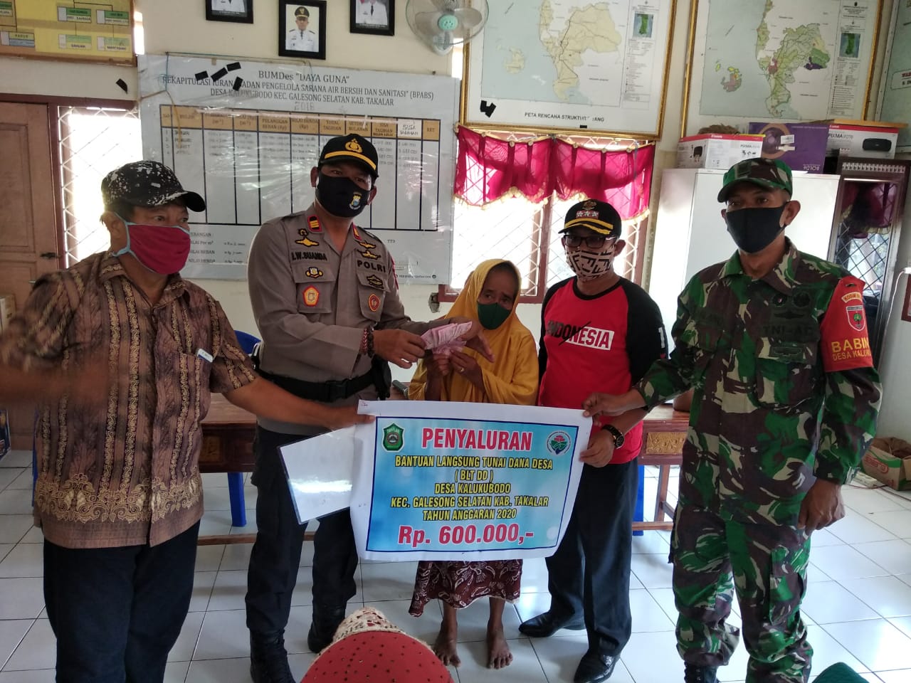 pemdes-kalukubodo-kecamatan-galesong-menyalurkan-blt-dd.jpg