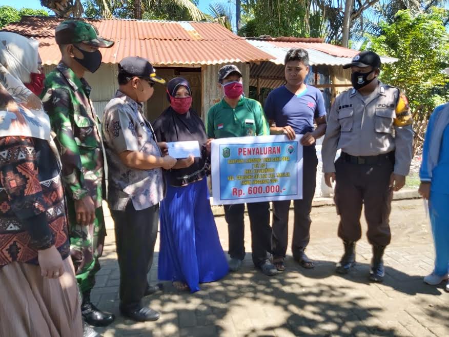 pemdes-kalukubodo-kecamatan-galesong-selatan-menyalurkan-bantuan-langsung-tunai.jpg