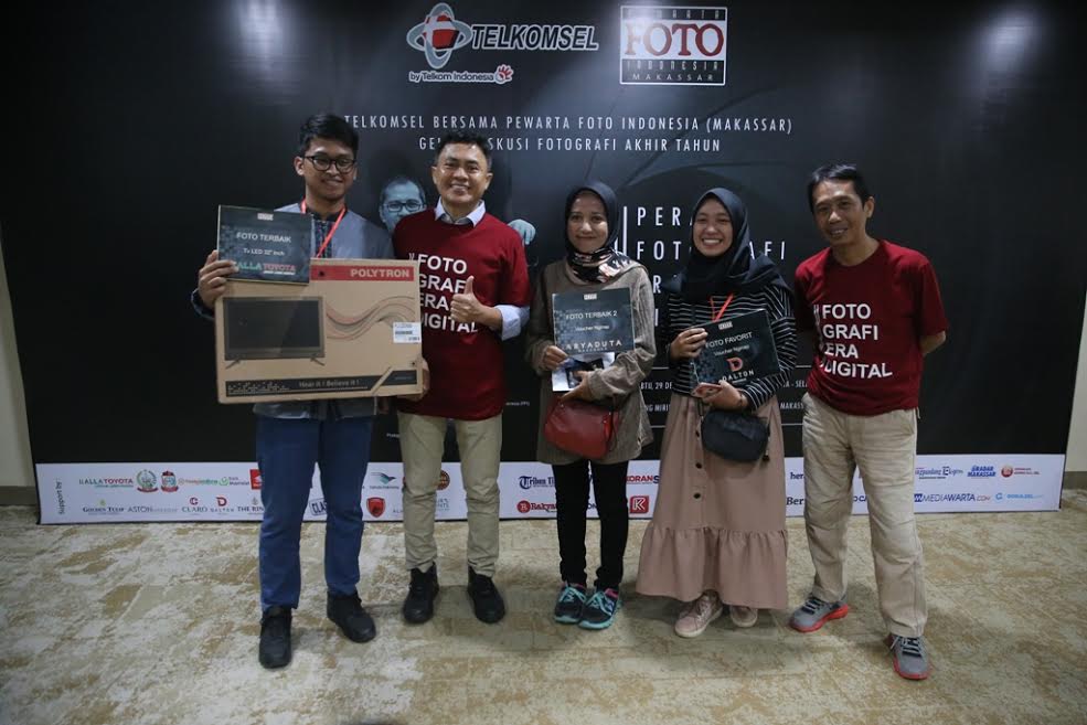 pemenang-lomba-foto-dari-pfi-makassar-di-baruga-telkomsel.jpg