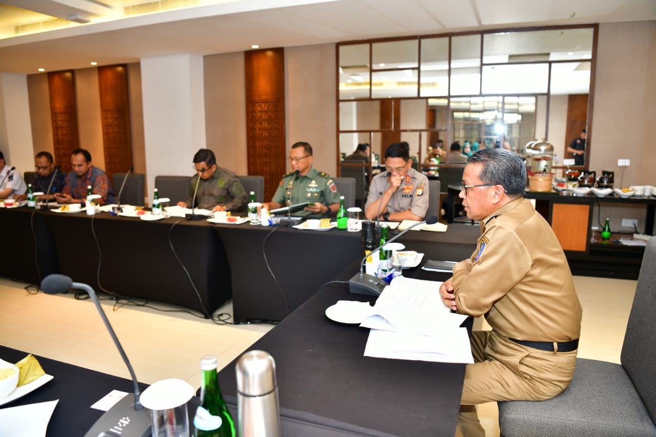 pemprov-sulsel-menggelar-rapat-cegah-corona.jpg
