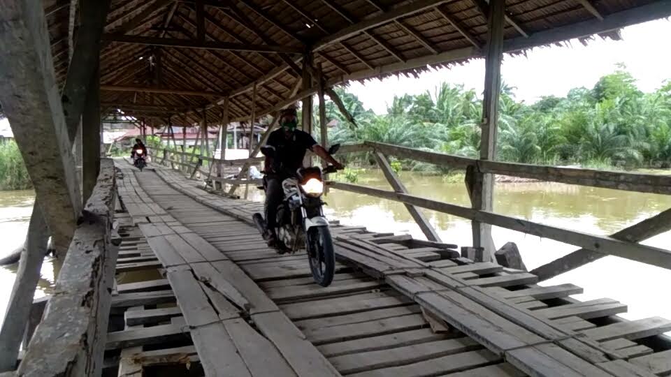 penampakan-jembatan-berbayar-di-desa-salujambu-kecamatan-lamasi-kabupaten-luwu.jpg