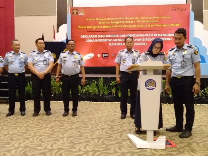 Pejabat Kantor Imigrasi Kelas I TPI Makassar Tandatangani Pakta Integritas