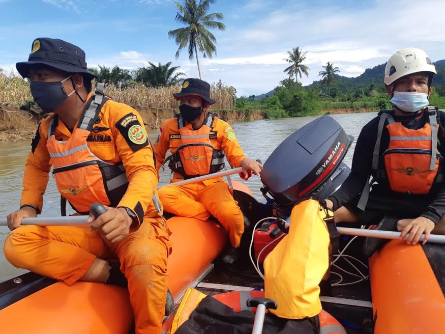 pencarian-hari-kedua-korban-tenggelam-di-sungai-budong-budong-mamuju-tengah.jpg