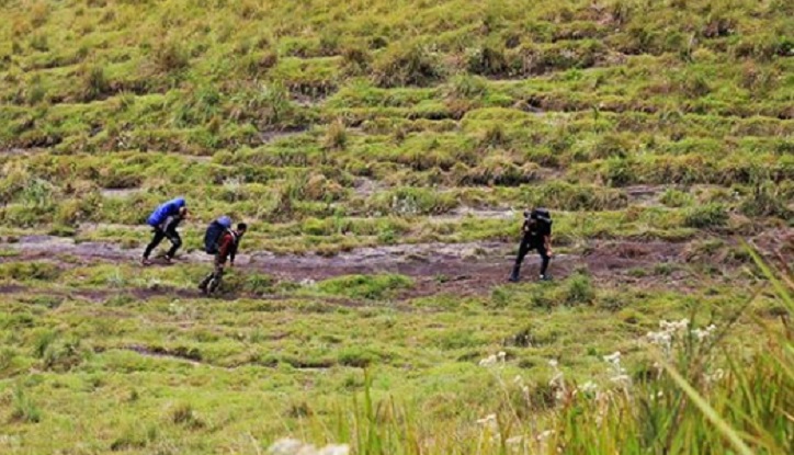 Pendaki Gunung Guntur Ditemukan dalam Kondisi Lemas, Nyaris Telanjang: Sama Kejadian 10 Tahun Lalu