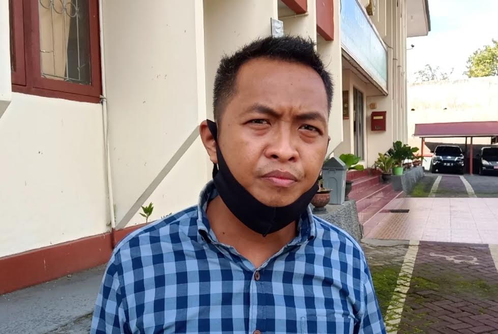 pendamping-hukum-masyarakat-paselloreng-asal-ylbhi-lbh-makassar-firmansyah-372020.jpg