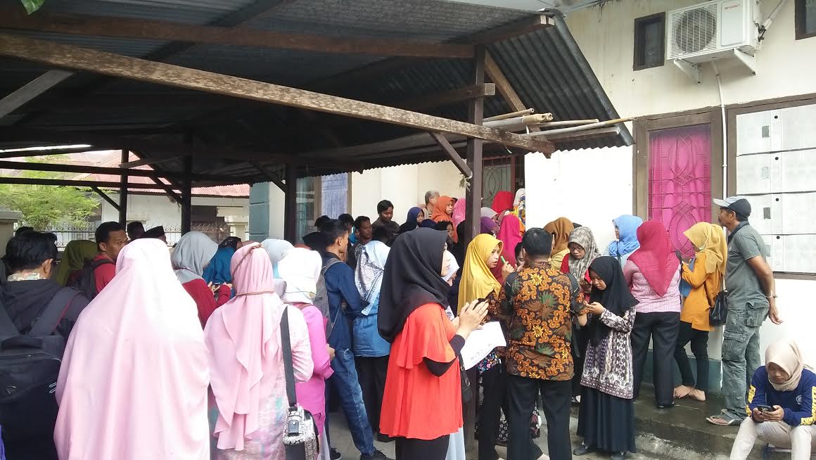 Ratusan CPNS Padati Kantor BKD Takalar, Wajib Sahkan Kartu Ujian
