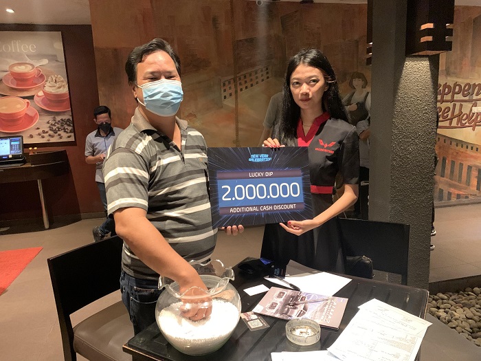 pengundian-lucky-dip-new-year-salebration-wuling-kumala-di-fireflies-coffee-pattimura.jpg