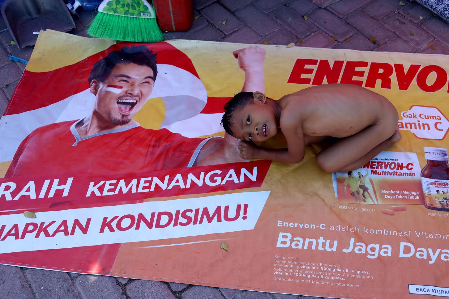 FOTO: Pengungsi Gempa dan Tsunami di Lapangan Watulemo Palu Butuh MCK - pengungs_20181005_235519.jpg