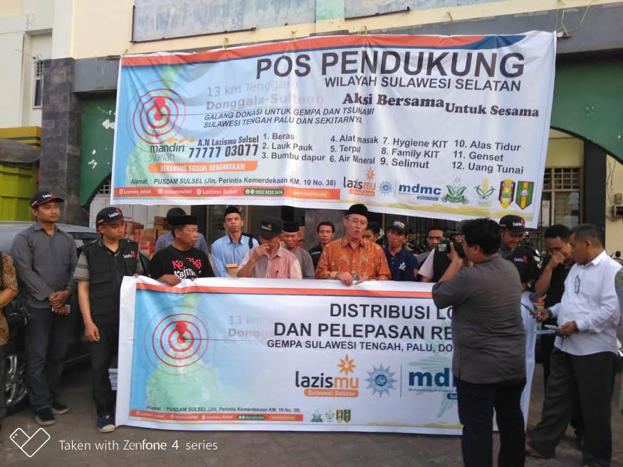 pengurus-wilayah-muhammadiyah-sulsel-membantu-korban-bencana_20181003_193435.jpg