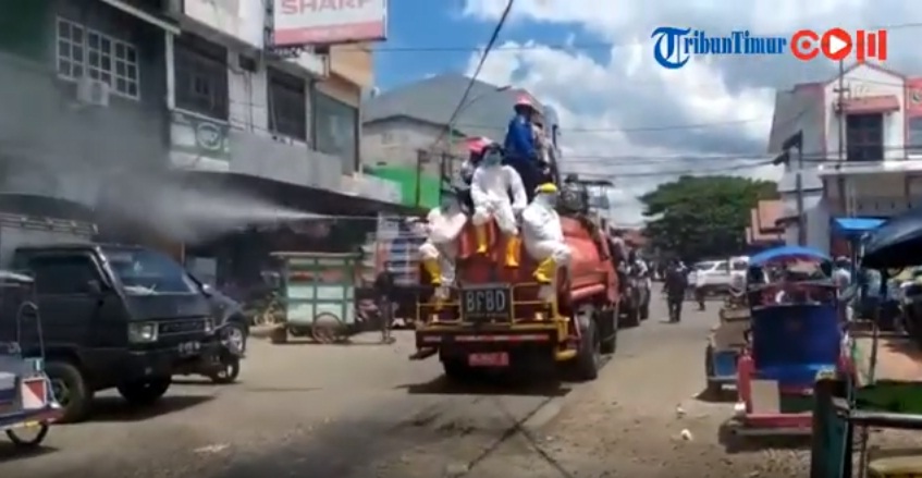 penyemprotan-dilakukan-di-jalan-wilayah-perkotaan-kabupaten-bantaeng2.jpg