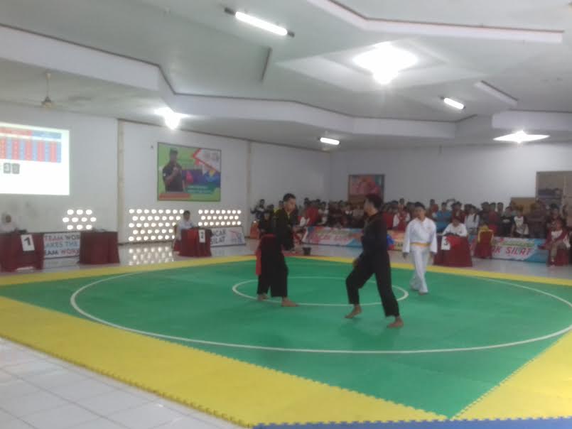 perhelatan-pencak-silat-di-gedung-aula-stt-baramuli_20180928_150026.jpg