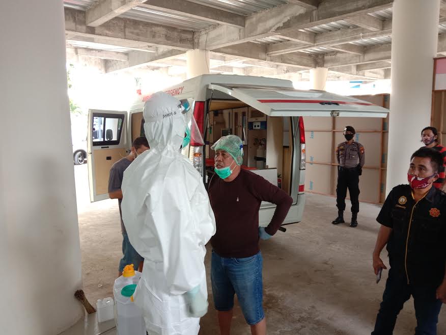 persiapan-tim-satgas-covid-19-enrekang-sebelum-merujuk-pasien-positif-covid-19-7.jpg