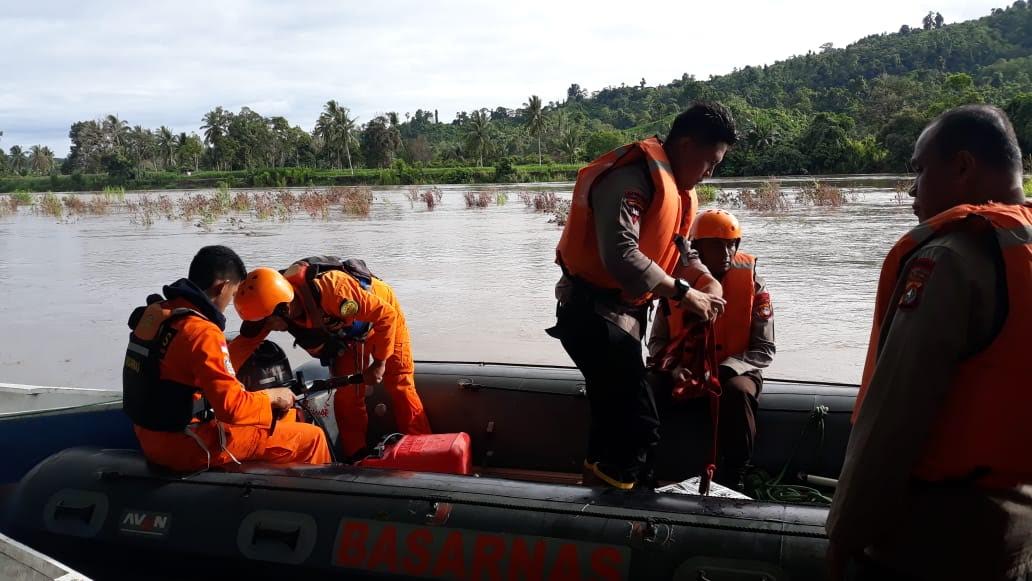 Tabrak Kayu di Sungai Karema, Tiga Warga Kalonding Mamuju Hilang Terbawa Arus