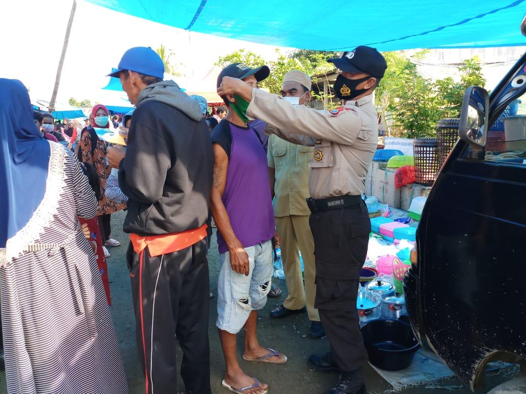 Polda Sulbar Gandeng Korem 142 Tatag Bagikan 1 Juta Masker ke Warga