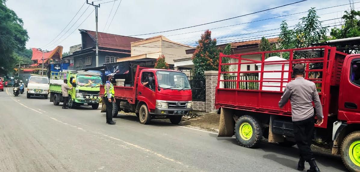 personel-polres-tana-toraja-sosialisasikan-uu-lalulintas.jpg