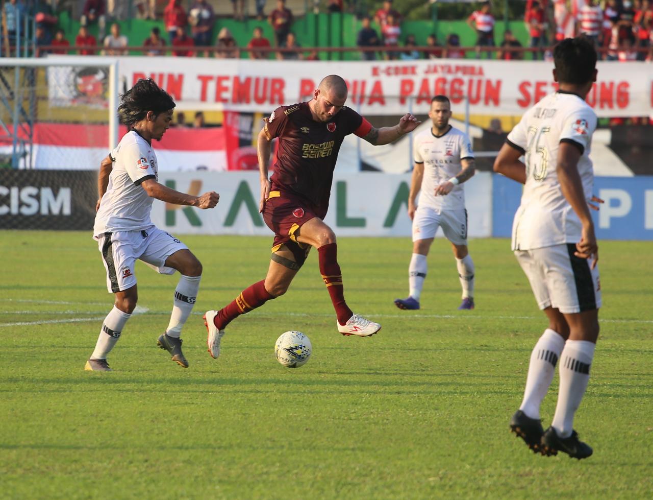 pertandingan-psm-vs-madura-united-di-stadion-mattoanging.jpg